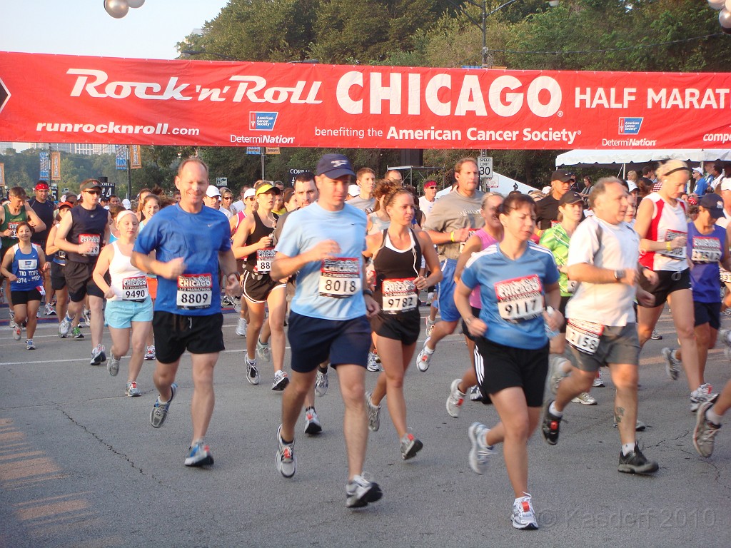 Chicago Rock N Roll 2010 0349.jpg - The corral 8 group gets let loose... some 9's mixed in. Starting the watch running on the far left hand side.
